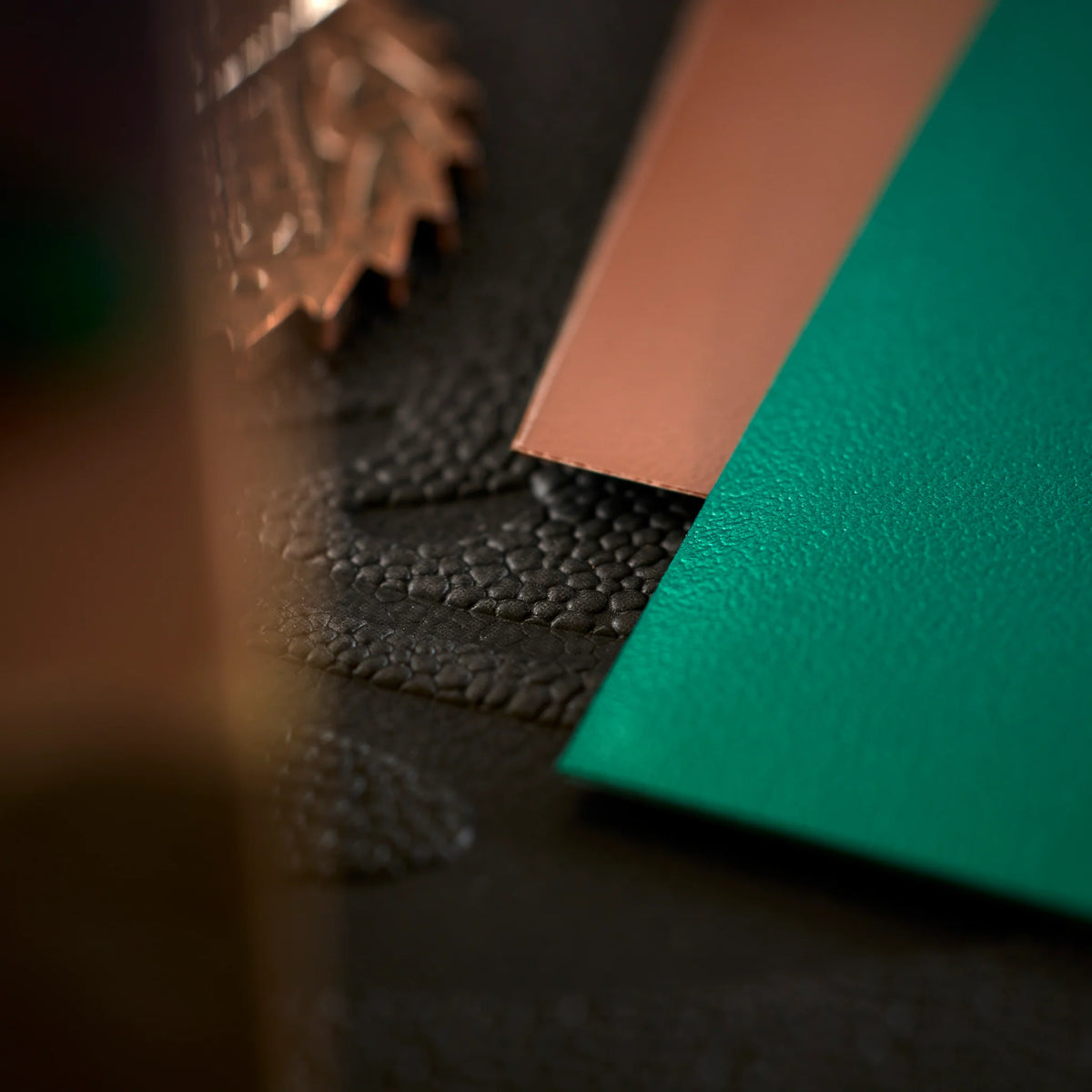 Dragon Shield Power and Copper Matte Dual sleeve colour detail